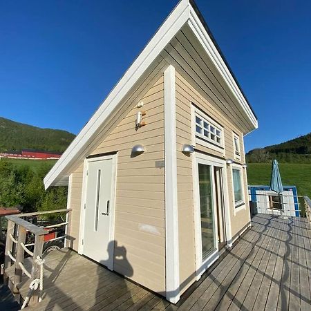 Minihus Med Drommeutsikt Til Sunnmorsalpene Apartment Aure  Bagian luar foto