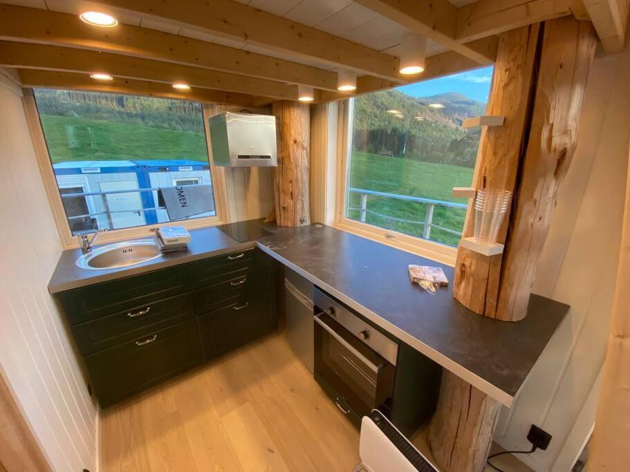 Minihus Med Drommeutsikt Til Sunnmorsalpene Apartment Aure  Bagian luar foto