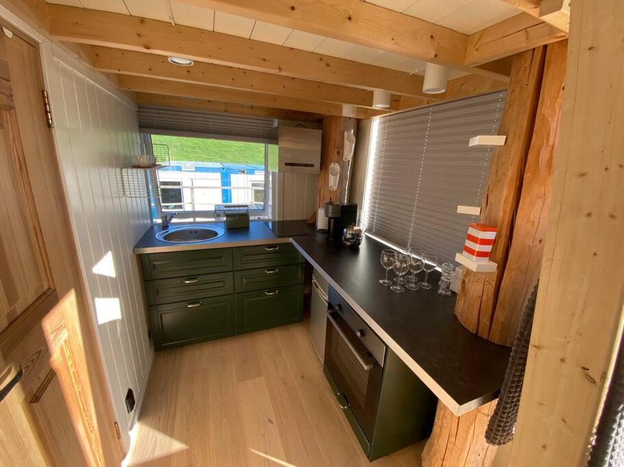 Minihus Med Drommeutsikt Til Sunnmorsalpene Apartment Aure  Bagian luar foto