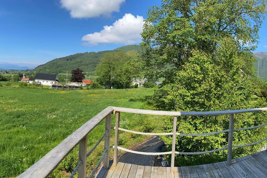 Minihus Med Drommeutsikt Til Sunnmorsalpene Apartment Aure  Bagian luar foto