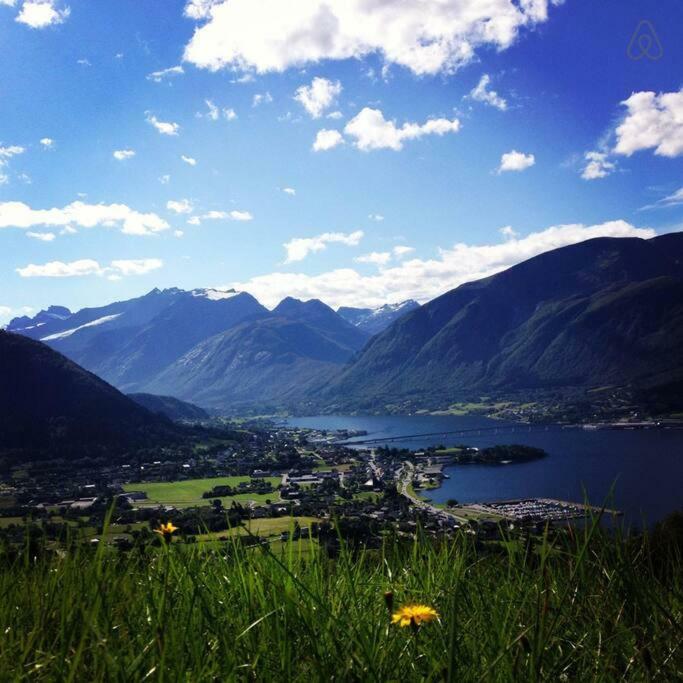 Minihus Med Drommeutsikt Til Sunnmorsalpene Apartment Aure  Bagian luar foto